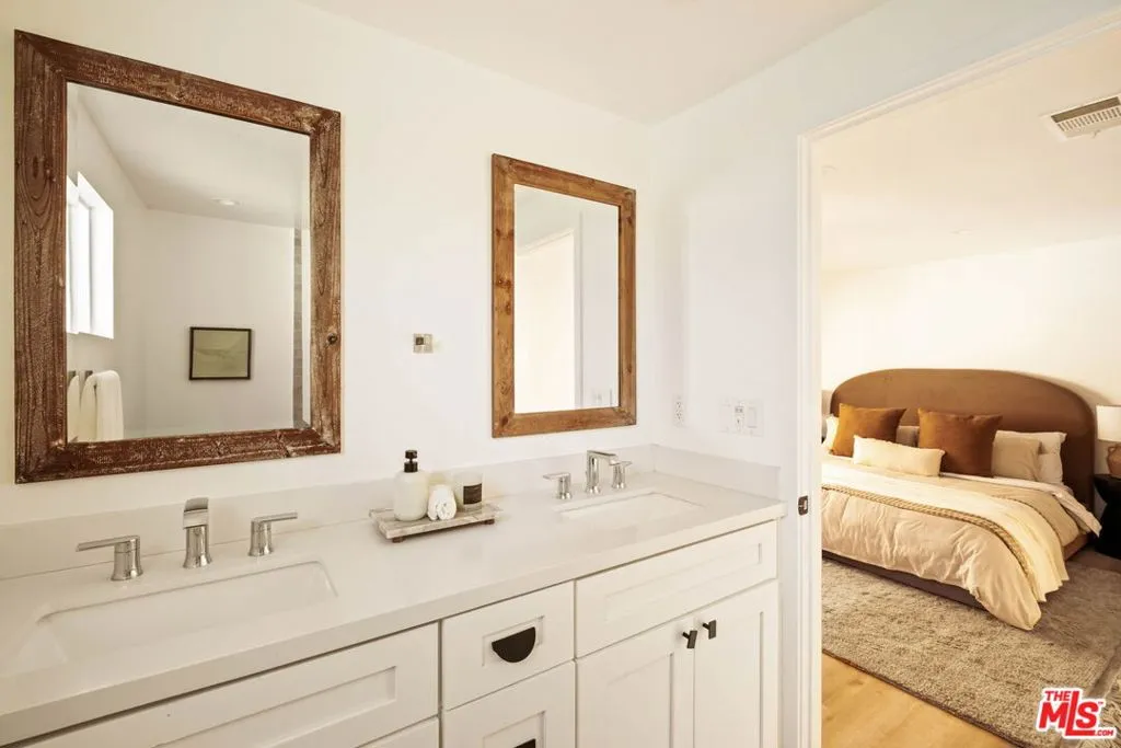 2831 S Corning Street, Los Angeles, California 90034 home-pic-24